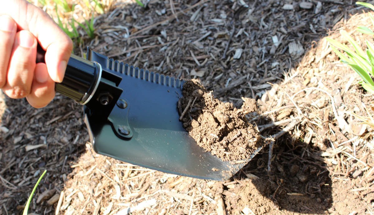23" Premium Quality Black Tri-Fold Serrated Shovel W/Carrying Case