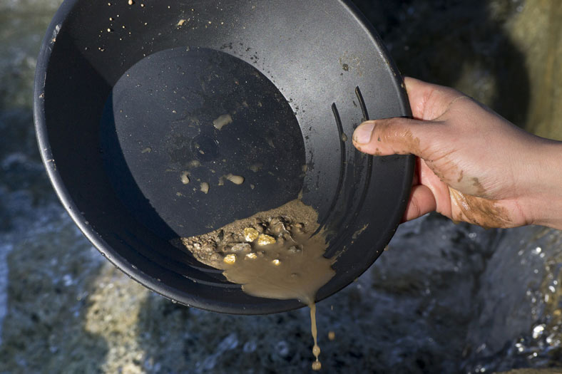 10" Black Plastic Gold Pan, Depth- 2"+ 2 Ridges