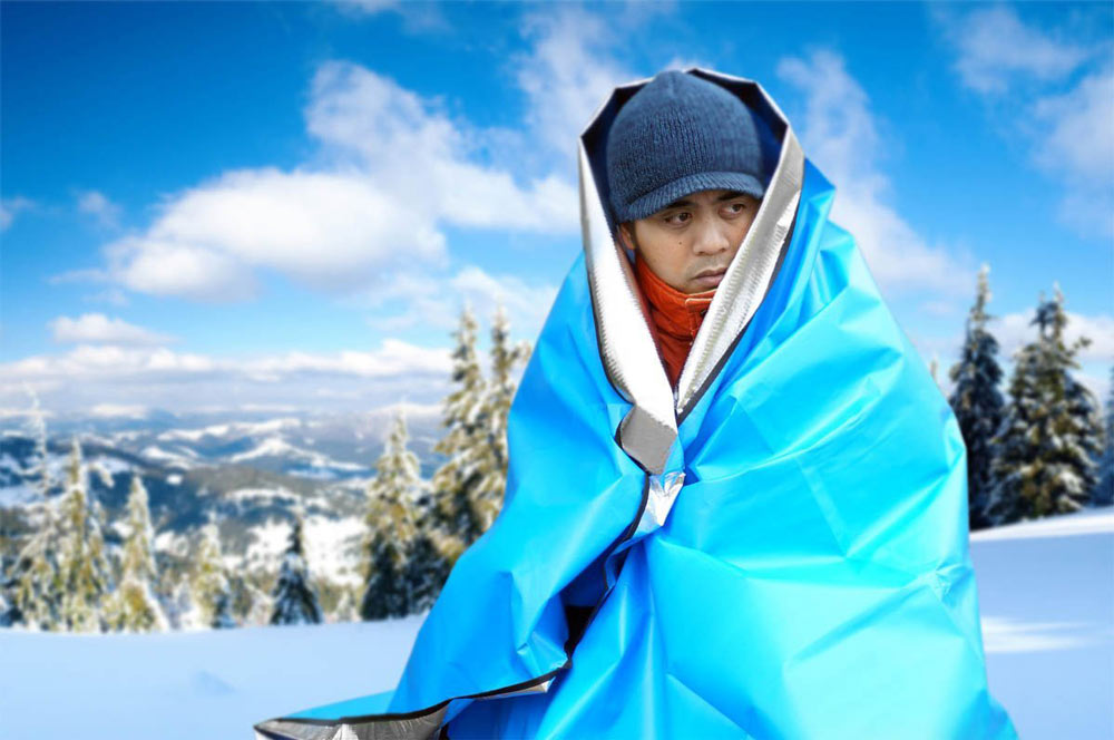 51"x 82" Emergency Outdoor Waterproof Reversible Blanket/ Tarp