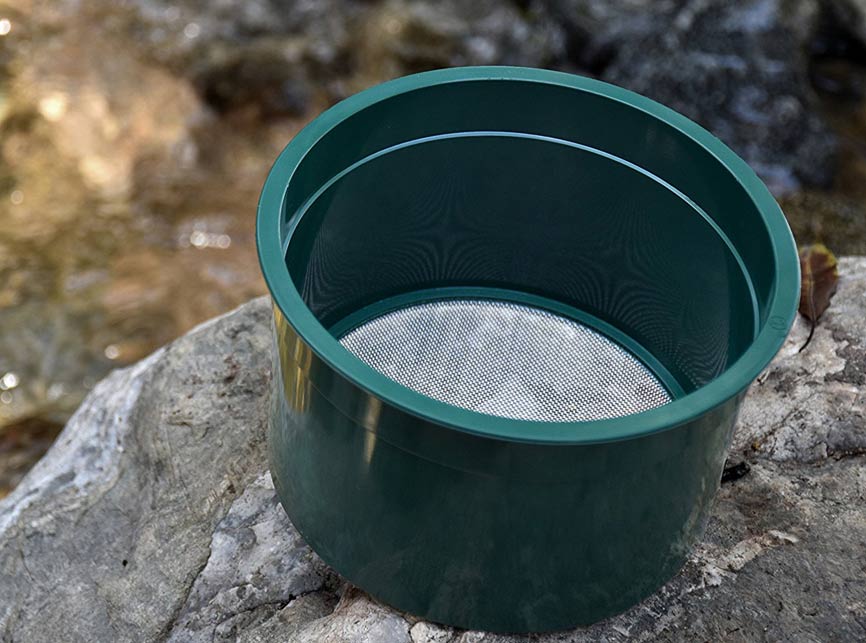 6" Green Mini Stackable Sifting Pans: 30 Holes per Sq. Inch